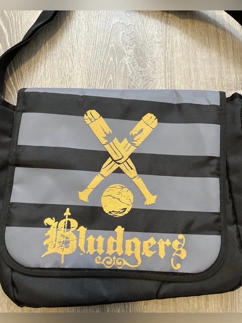 Harry Potter Hot Topic Messenger Bag Gryffindor Bludgers Quidditch New - NWD